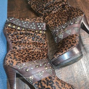 Textured Cheetah Boot Heel